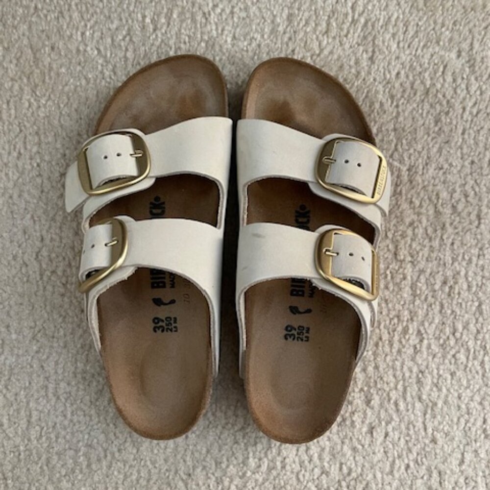Birkenstock Arizona Big Buckle Sandals Size 39/8.5. Cream w/goldtone buckle